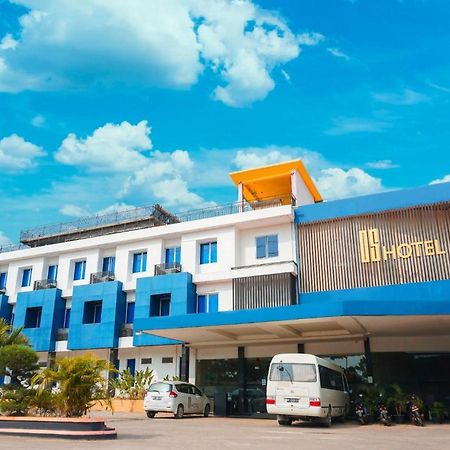 Os Hotel Tanjung Uncang Sagulung Esterno foto
