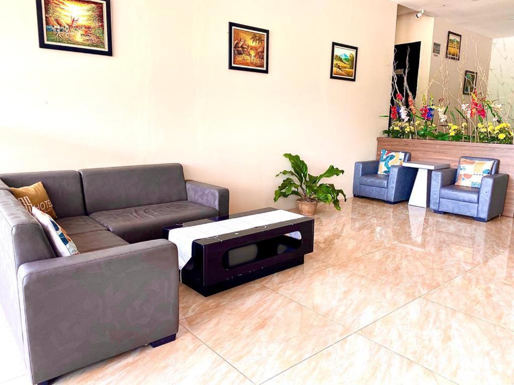 Os Hotel Tanjung Uncang Sagulung Esterno foto