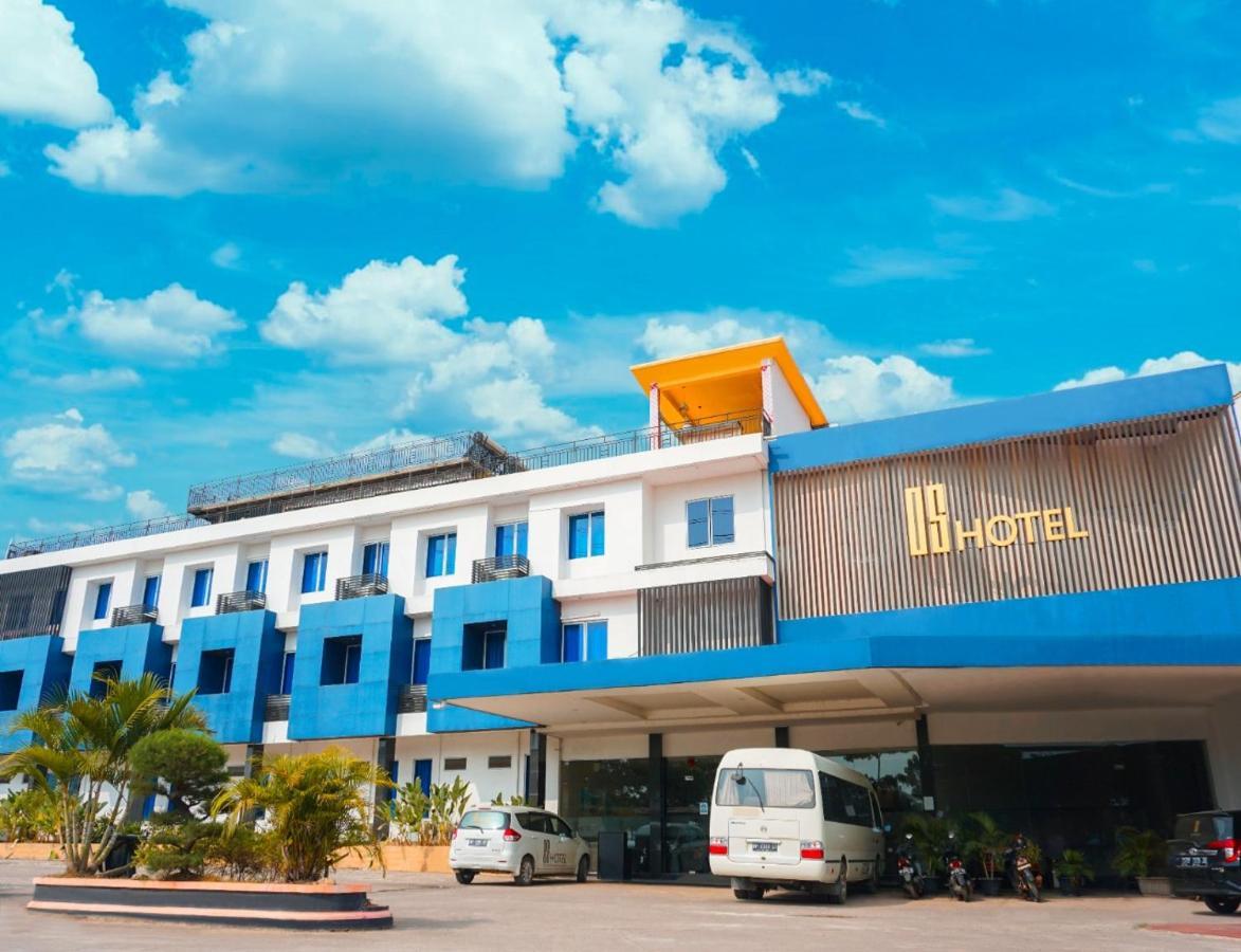 Os Hotel Tanjung Uncang Sagulung Esterno foto