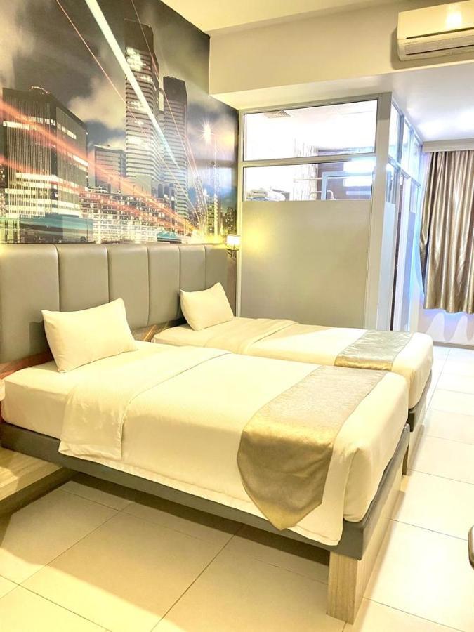 Os Hotel Tanjung Uncang Sagulung Esterno foto