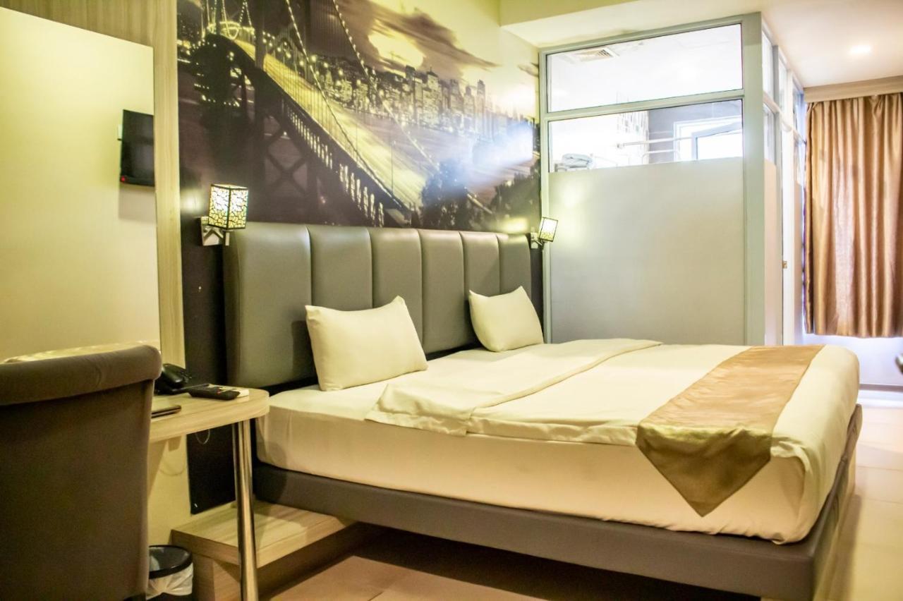 Os Hotel Tanjung Uncang Sagulung Esterno foto